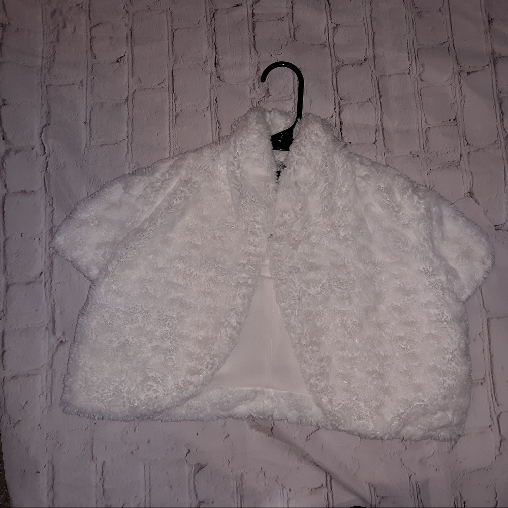 White crop fur like jacket. Great to use over dresses.